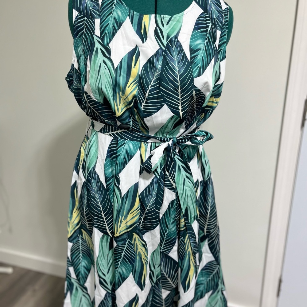 BloomChic Green Leaf Print Midi Dress